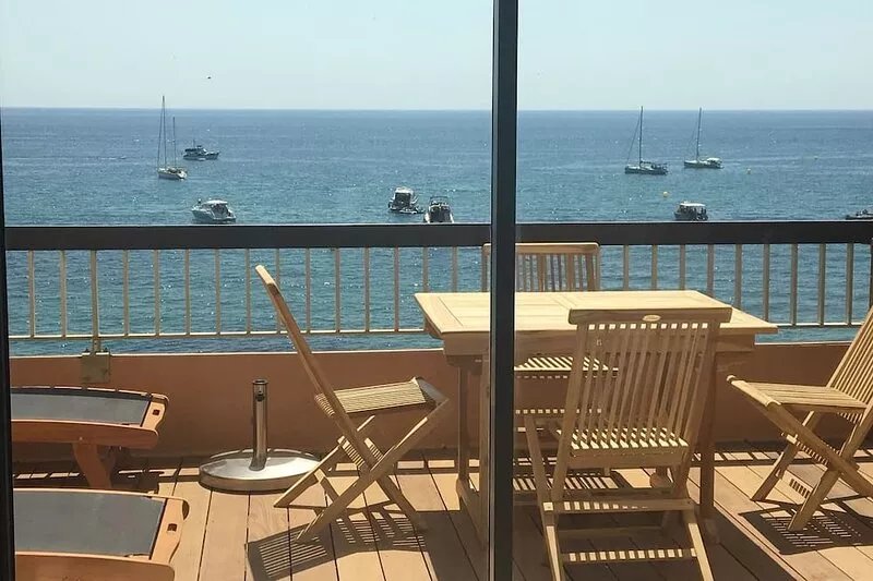 Magnificent Sea View, Direct Beach Access, Large Terrace, Refurbished, WIFI