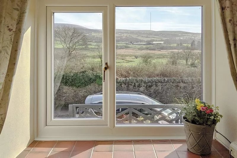 A former quarryman’s cottage with mountain views and walking distance to a