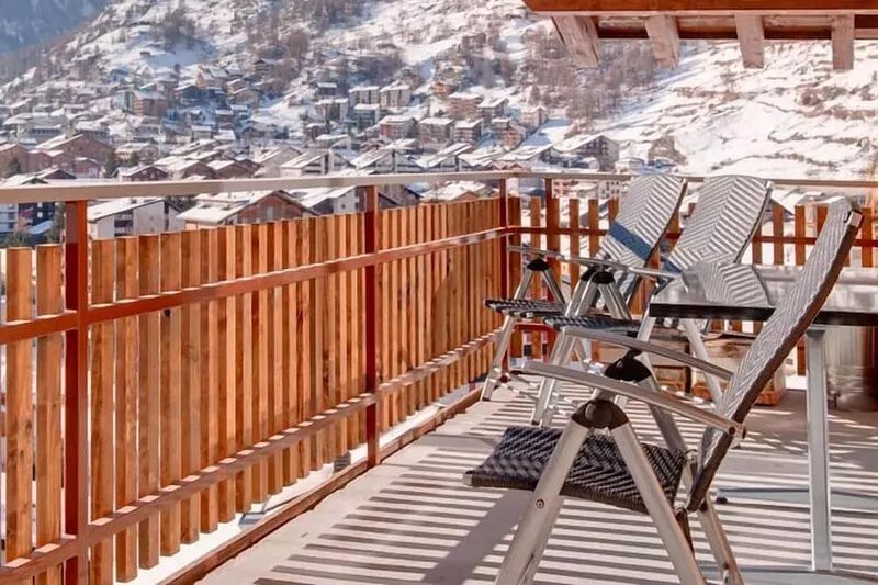 Open-plan 3 Bedroom Loft Apartment With Stunning Views Of The The Matterhorn.