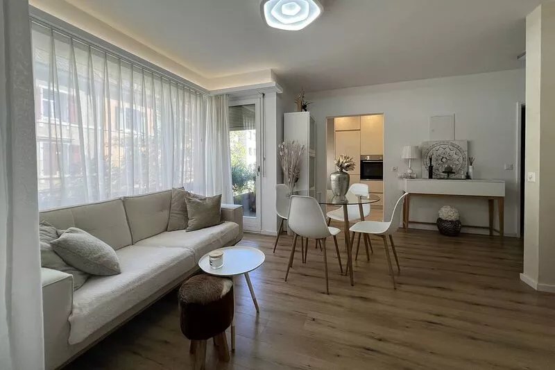 stylish 1-bedroom condo close to exhibition square