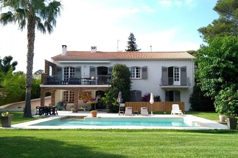 *SAINT RAPHAEL BOULOURIS VILLA RDJ 100 M² WITH PRIVATE POOL BEACH ON FOOT
