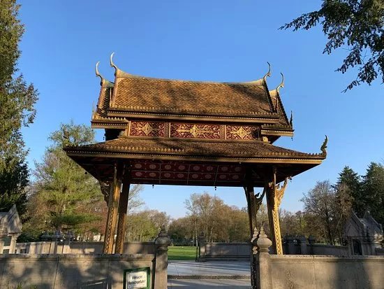 Thai-Sala im Park und Thai-Sala an der Quelle