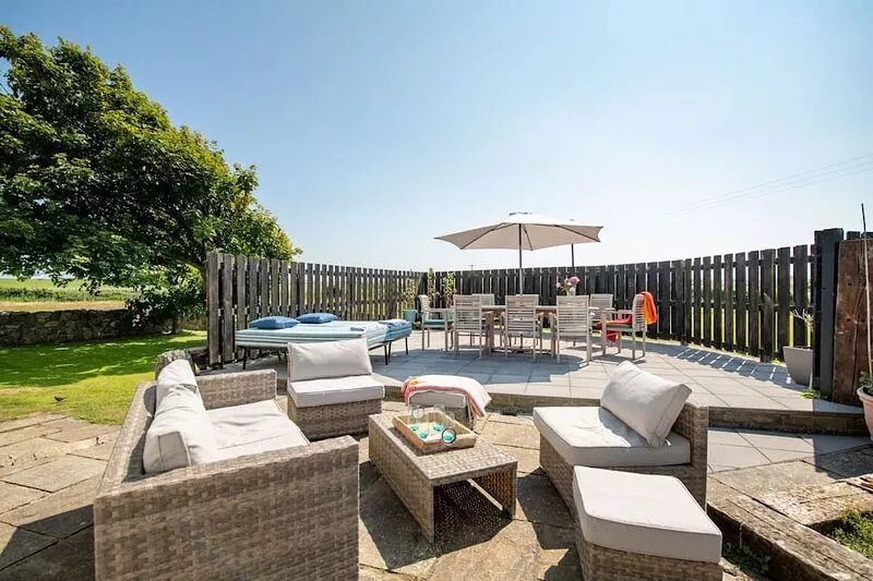 Glanllyn Bach: Superb Anglesey holiday let, Snowdonia views