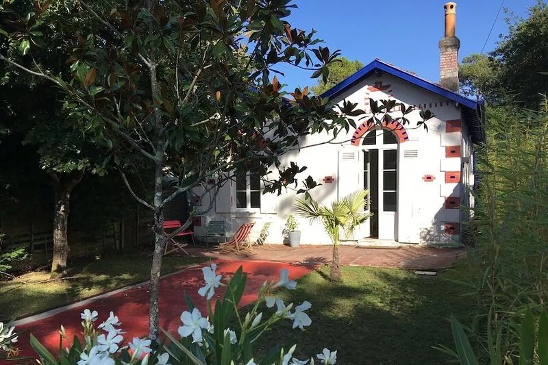 Pretty renovated house in the Abatilles Moulleau district 700 m from the beach