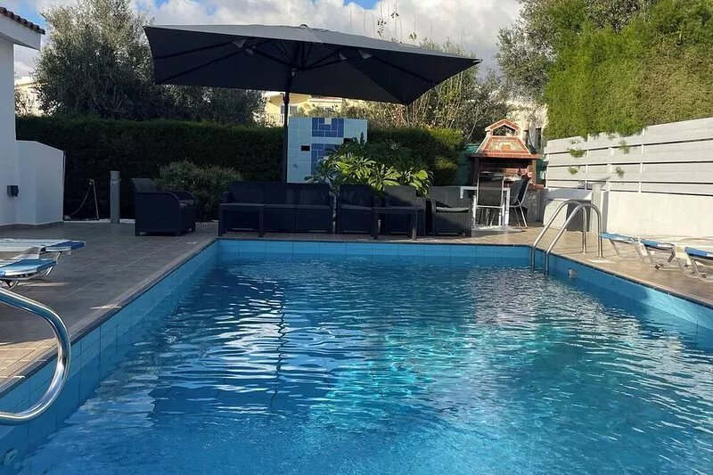 Villa Kristin, Coral Bay, 4 ensuite bedrooms, private pool.