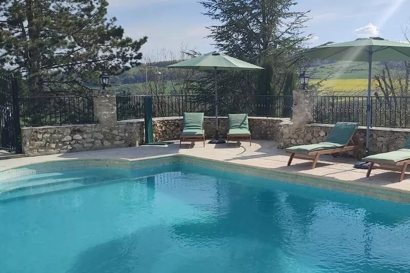 Very beautiful property in champagne, swimming pool and tennis