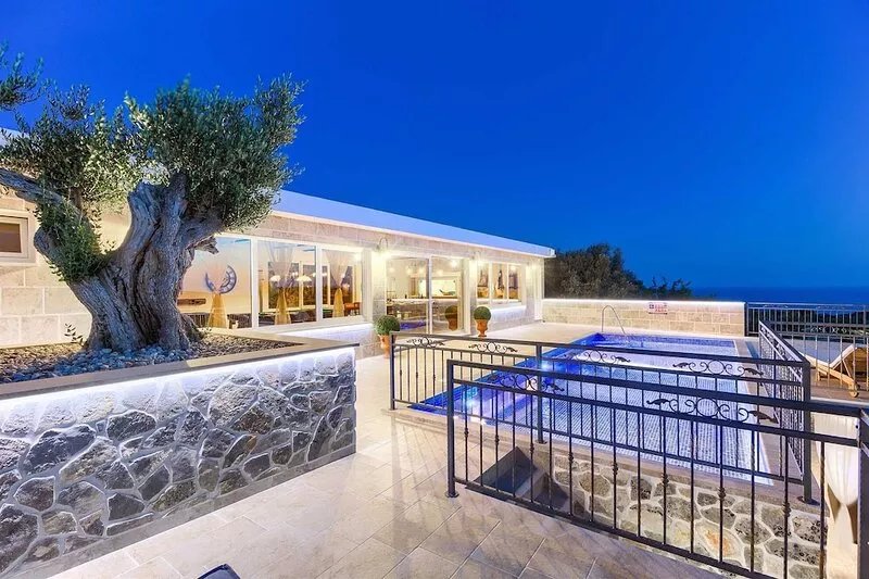 Villa Grand View - 7 bedrooms, private pool, jacuzzi, playground and beaches