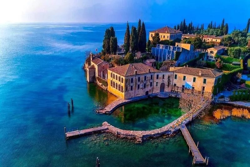 Villa with breathtaking views of Lake Garda