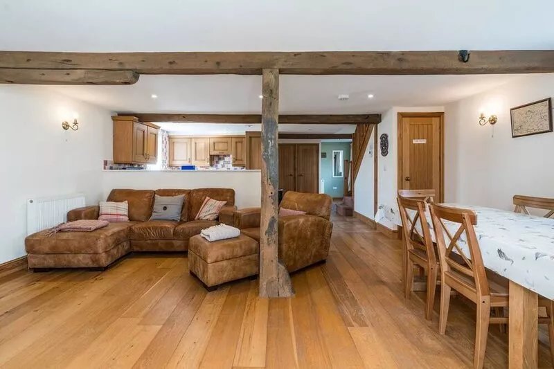The Coach House - Farmhouse with Private Reservoir & Lake - Sleeps 4