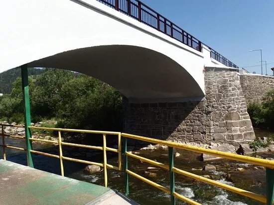Zelezobetonovy Most Cez Rieku Bystrica