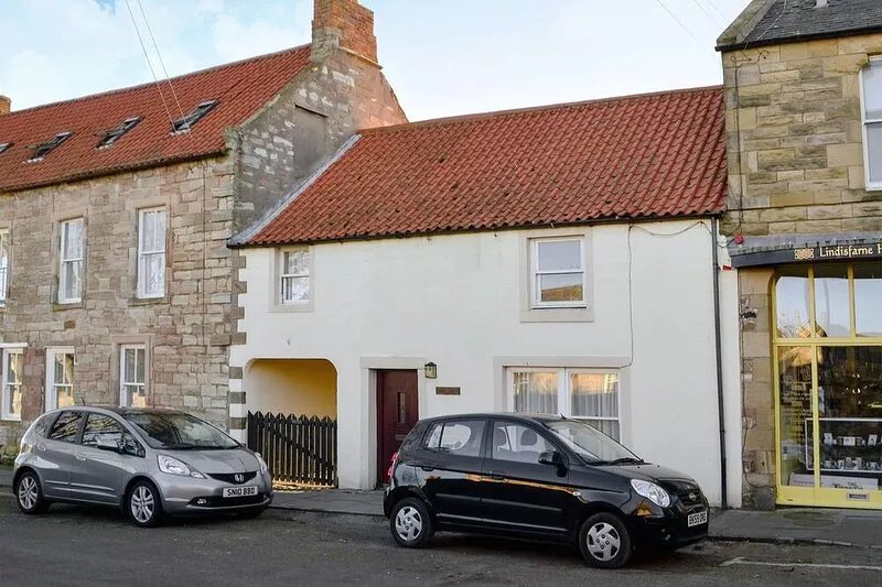Charming fishermans cottage on Holy Island.