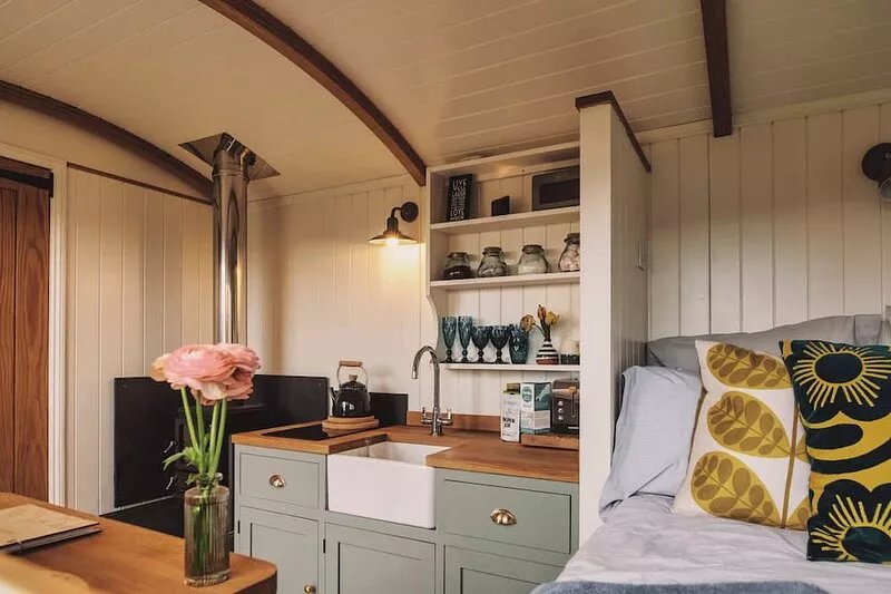 Luxury Shepherds Hut with Bath