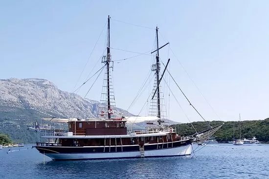 Adventure on m/b Elena for a half day swimming tour