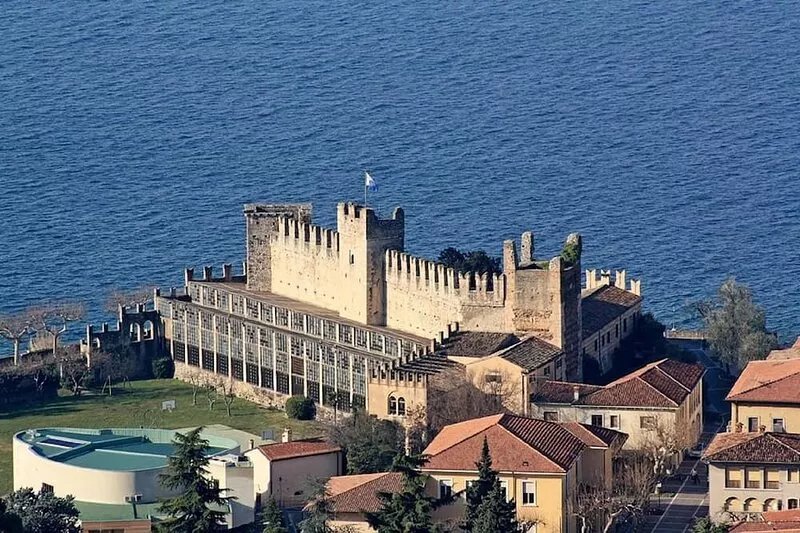 Casa Stefano n. 2  - spectacular lake view - parking - WIFI free
