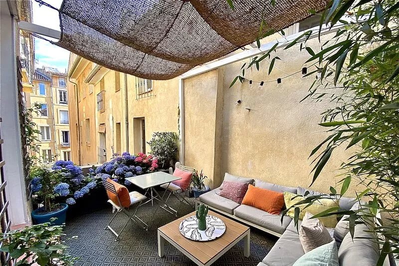 Dar Saad a hanging garden in the historic center of Aix