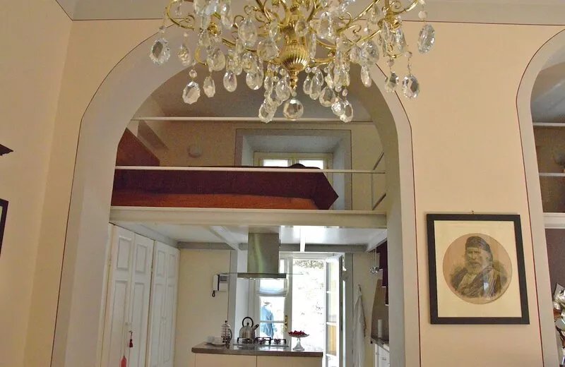 Apartment with private Italian-style garden, a few steps from the lake.