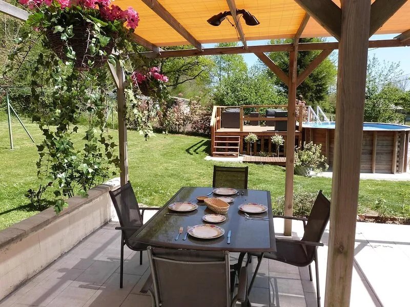 La Garenne, 3 Star Riverside Gite with village views from Vienne River Vacances