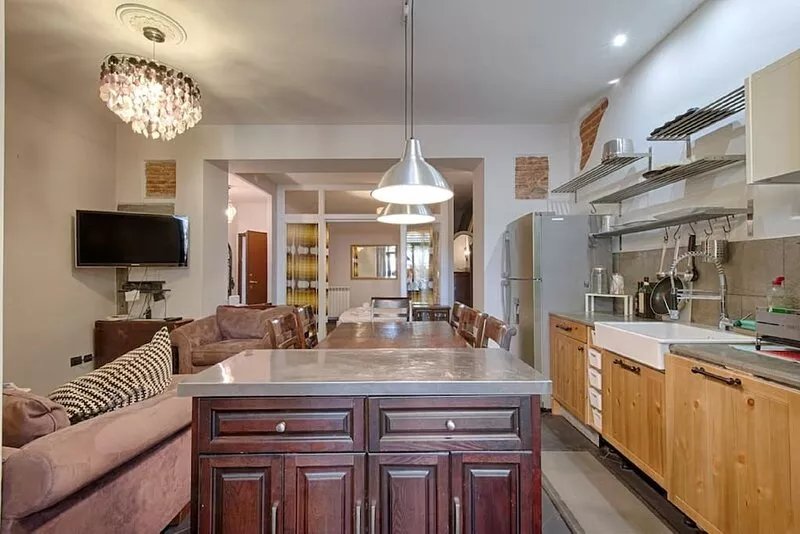 Apartment for 4 with heated jacuzzi and private garden, 2 min away from S. Cross