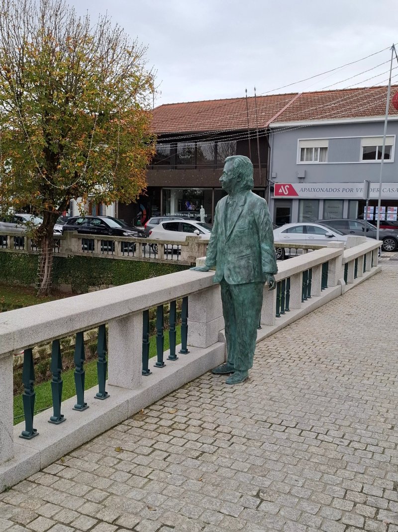 Estatua De Antonio Guterres