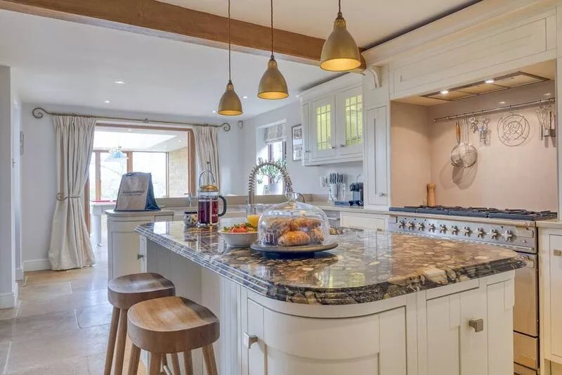 Family friendly home in Cotswolds market town  - Maple House