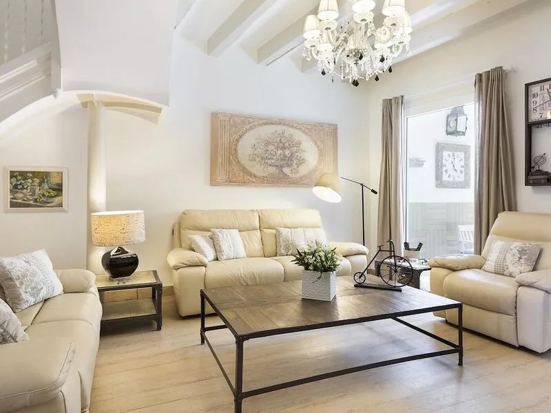 Sitges Spaces Beach House- 4 Bedroom/3 bathroom/Jacuzzi- Sleeps up to 9