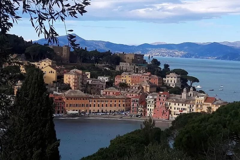 LAVINIA: 5-rooms-apartment, central, PRIVATE PARKING + Air Conditioning near sea