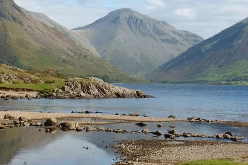 Stunning views surround this fully equipped and modernised lakeland cottage.