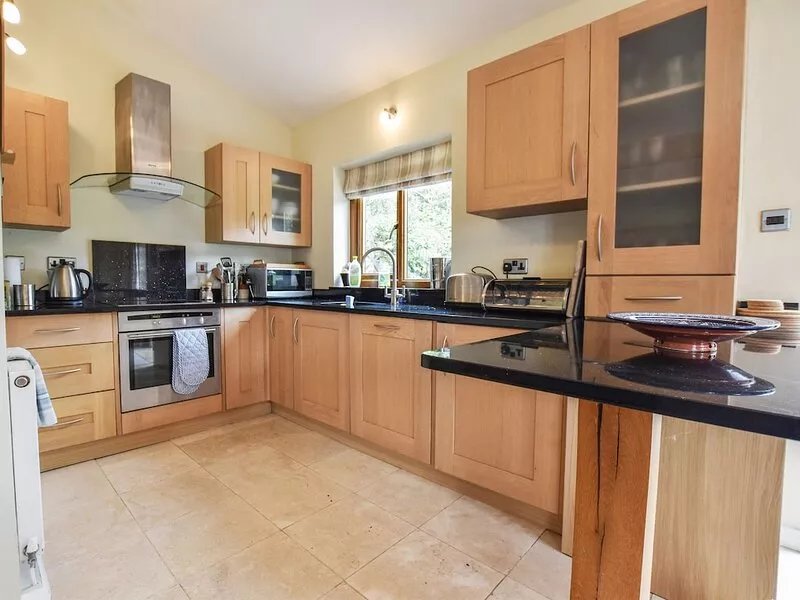 BRYNAWELON, pet friendly, with a garden in Newport, Pembrokeshire