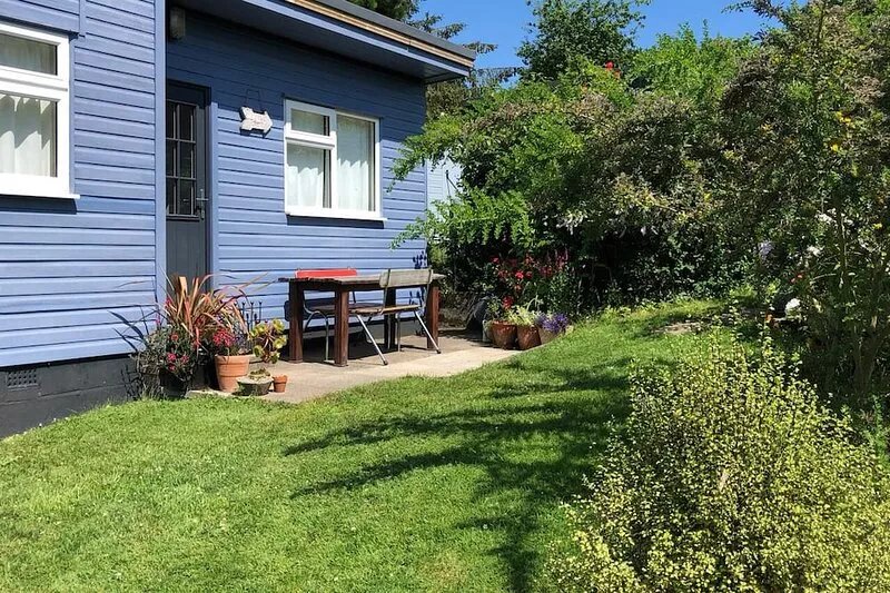 Serene chalet on Cornwall’s Roseland Peninsula short track to superb sandy beach