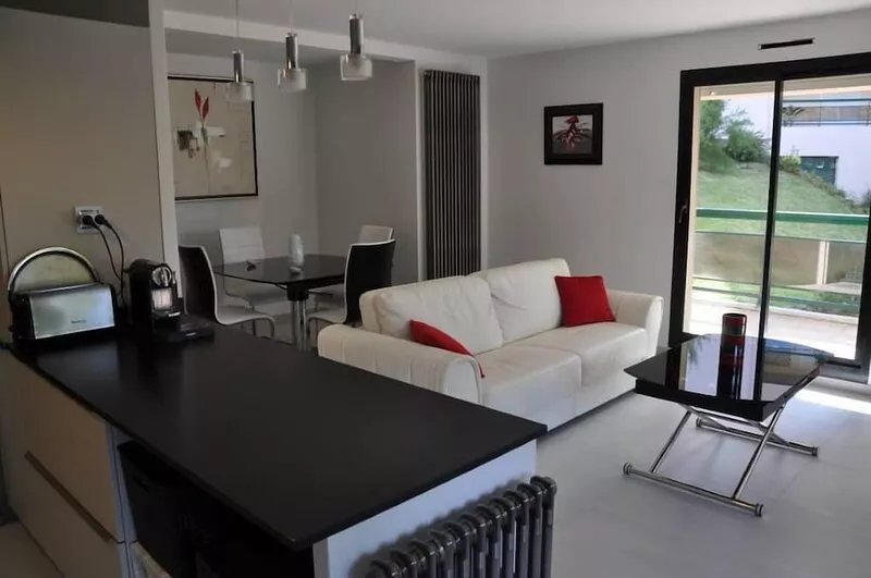 Superb 4 * luxury with 40m2 of terrace- near beaches and Golf