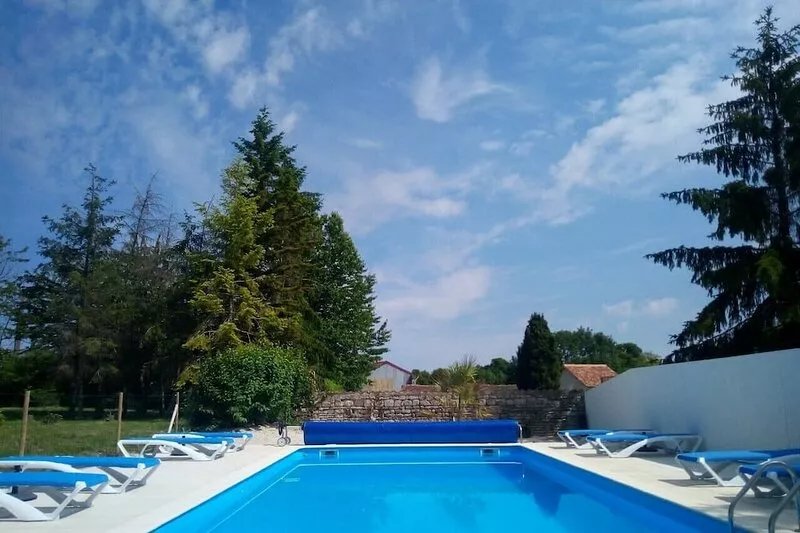 Rustic 2 bed gite sleeps 4 near Chef Boutonne