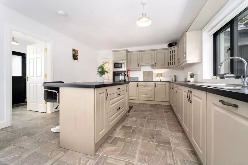 Cottage 345 - Oughterard  - sleeps 10 guests  in 4 bedrooms