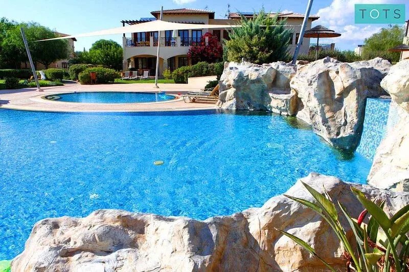 heated private pool, 3 bedrooms apartment, stunning view on the mediterranean
