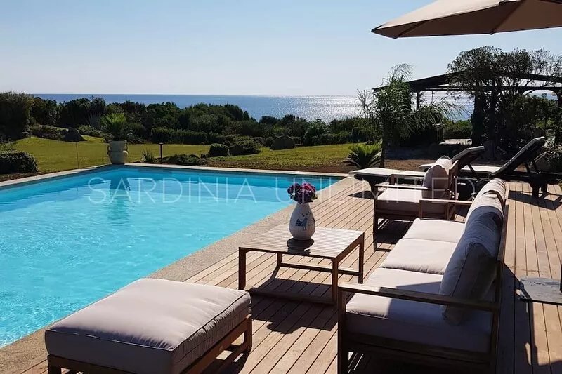 Villa with pool in Puntaldia: Villa Beth
