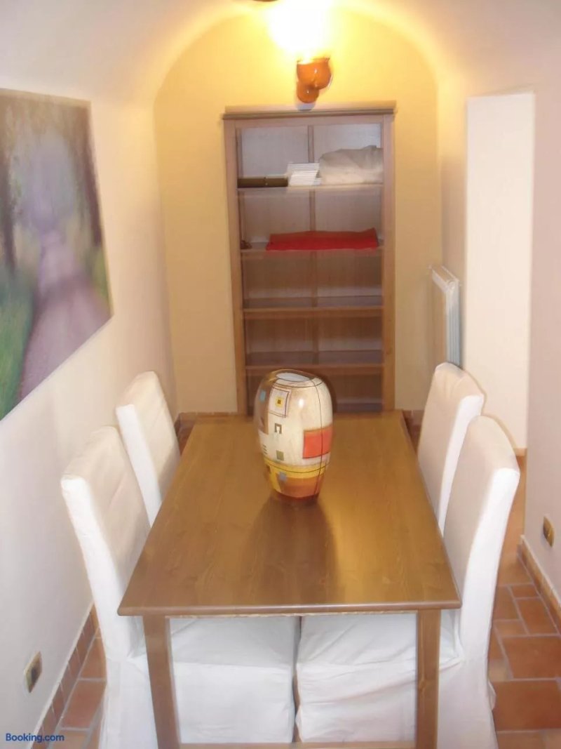 1646 Holiday House