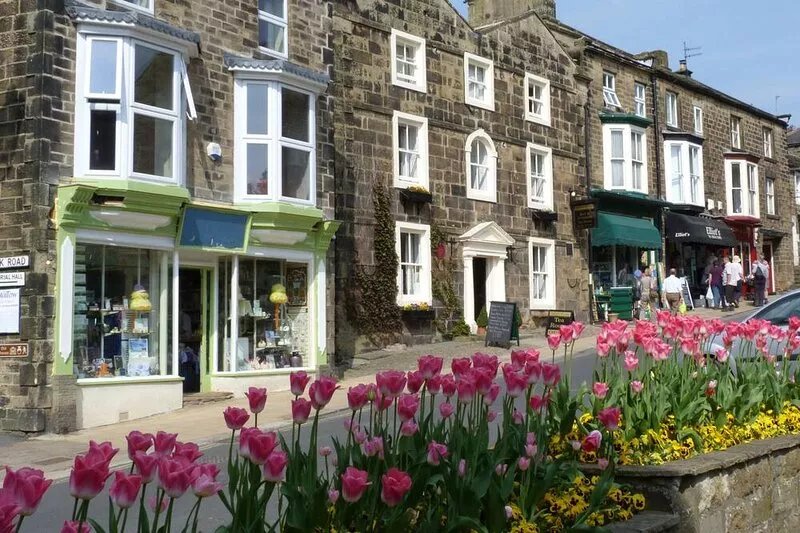 SILVER HILL COTTAGE, character holiday cottage in Pateley Bridge