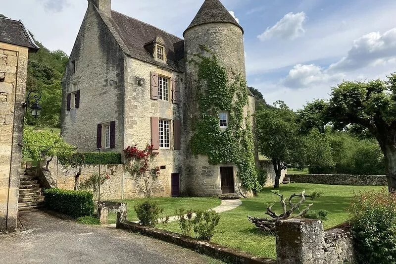 16th Century Manoir; Large Ensuite Bedrooms, Original Features, Many Steps!