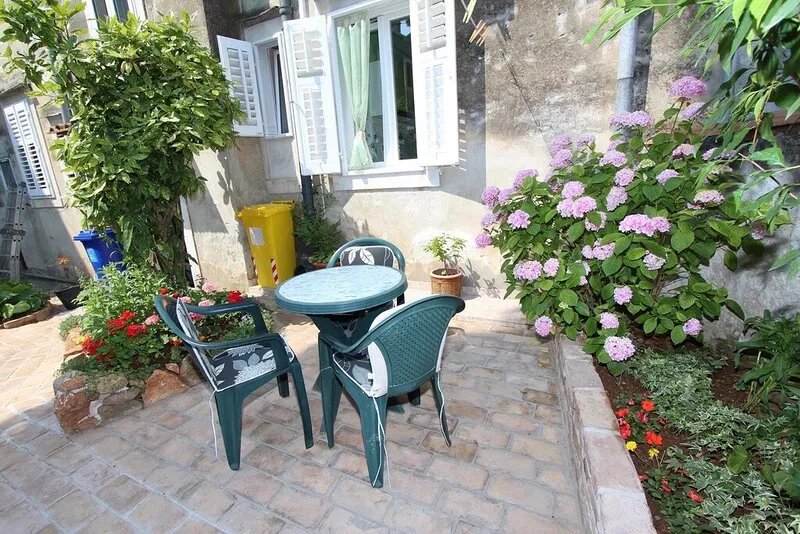 SANTIN One-Bedroom Apartment with Terrace