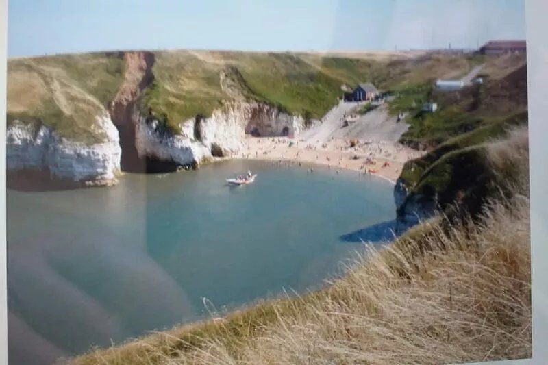 Flamborough Cottage  large private garden  parking, pets welcome.Wifi .