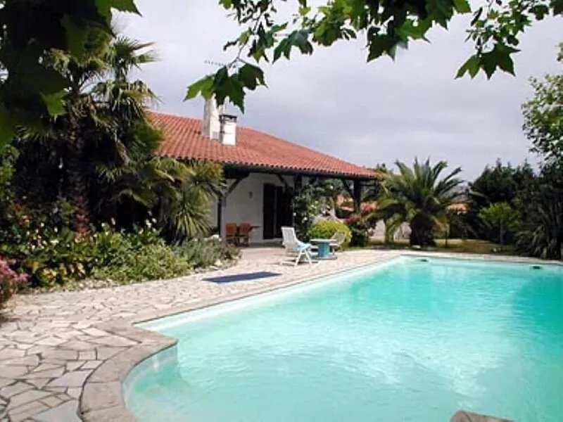 Charming traditional Basque house with private garden and swiming pool.