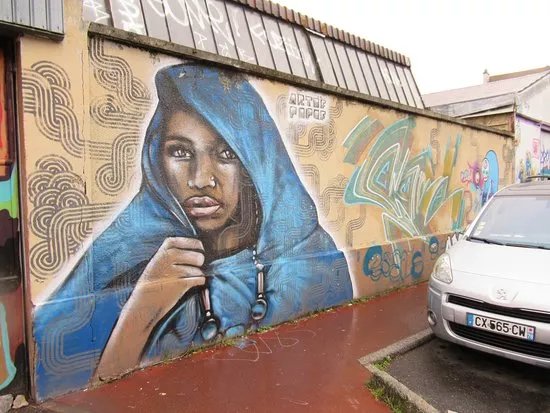Fresque Femme Au Foulard Bleu