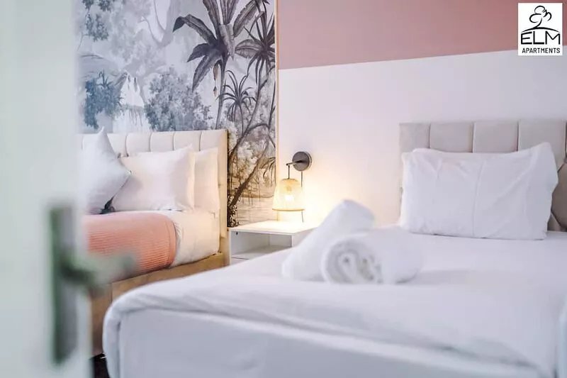 Luxury 1 Bedroom APT / Free parking / Sleeps 4