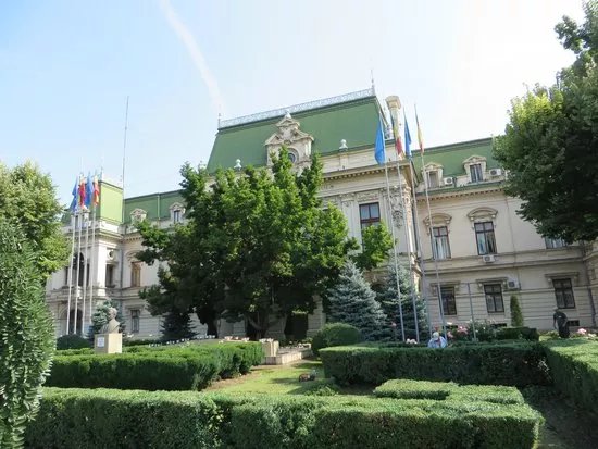 Roznovanu Palas / Iasi City Hall