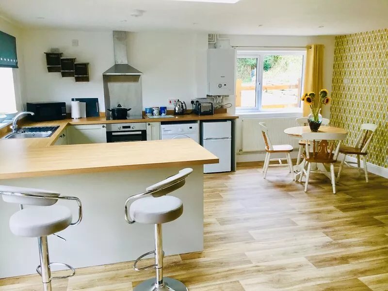 Mill Lane Cottage, a pretty cottage in beautiful countryside, 4 miles from Bath.