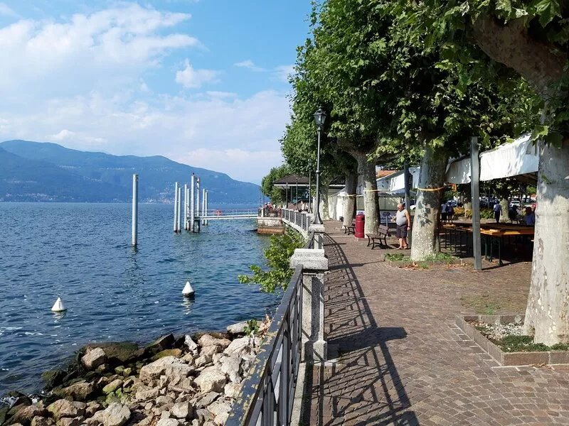 Holiday home 50 meters from Lake. Calm. Large balcony overlooking the lake