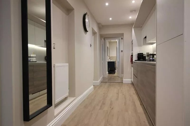 montrose lodge, central regency apartment with free parking(x2)