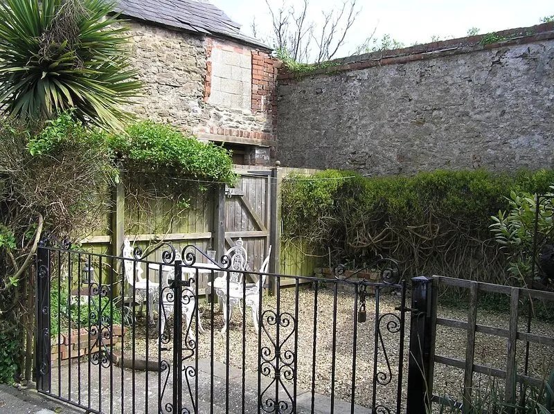 Characterful 18th century cottage in Bridport close to the Jurassic Coast.