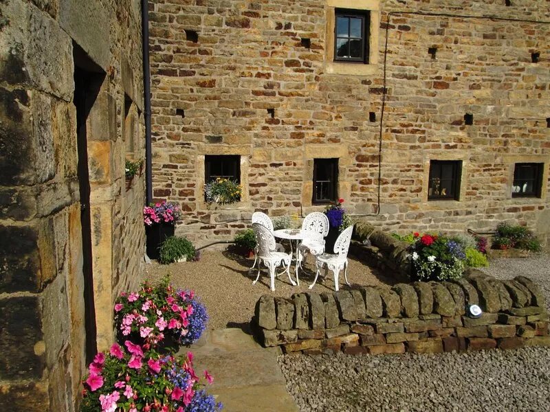 BRUNTHWAITE COTTAGE , Silsden, Nr Ilkley. Grade II.  Pet Friendly