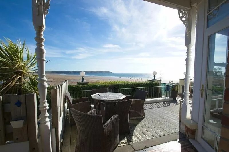Woolacombe one bedroom seafront apartment with amazing views!