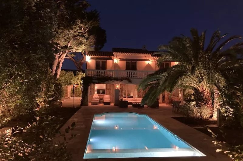 Haven of peace in Cap d'Antibes, heated swimming pool, close to the beaches